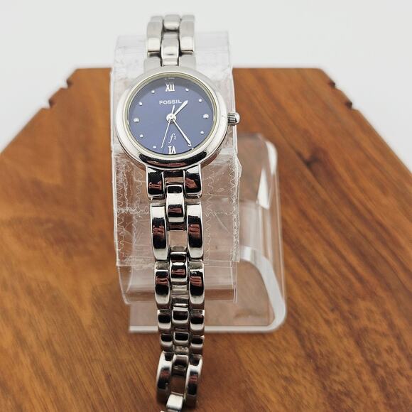 Fossil Silver Tone Casual Watch Navy Blue Round Dial Everyday Basic ES-8860 - Picture 1 of 7